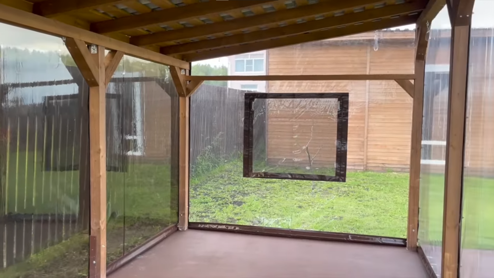 Полное остекление беседки мягкими окнами